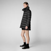 Manteau matelassé à capuche Matilda pour femme avec fausse fourrure en noir | Save The Duck